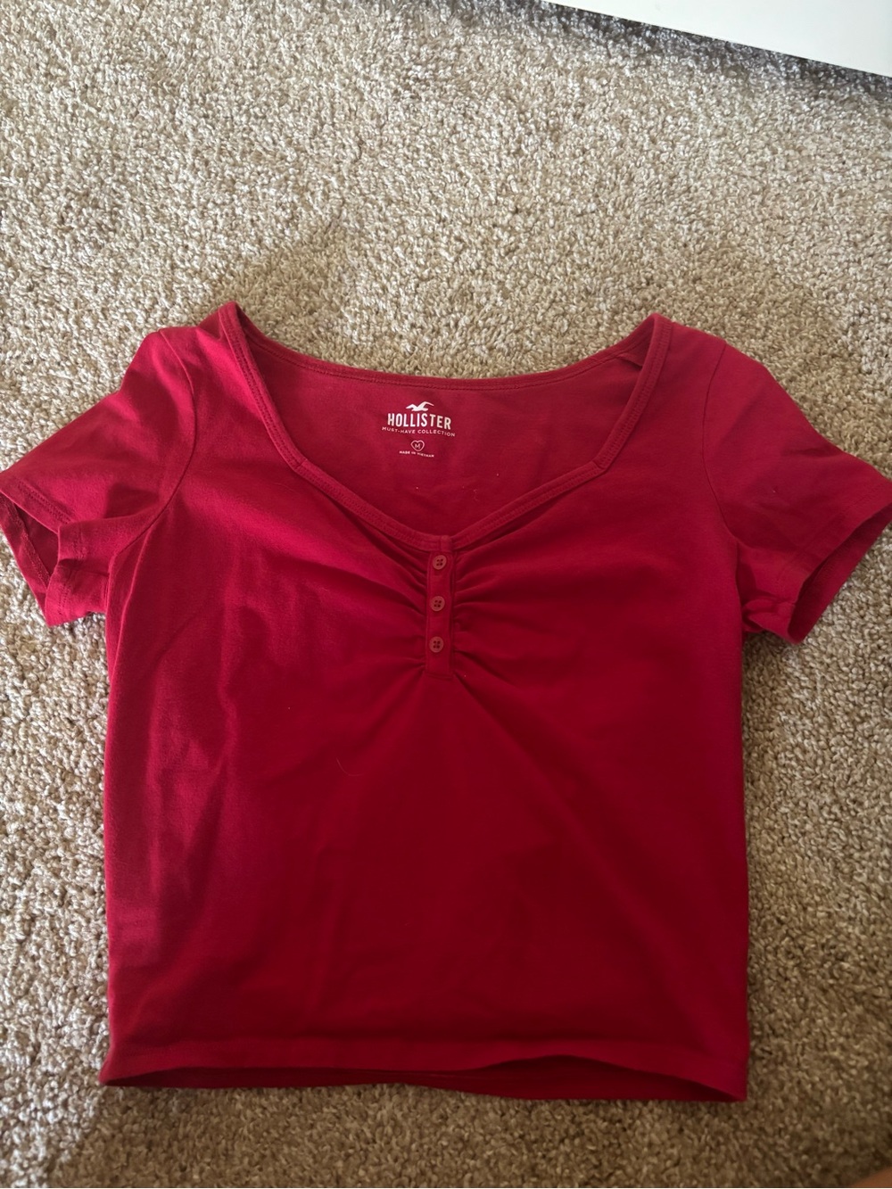 Hollister Women's Button-Front Scoop Neck Short Sleeve Top — Red